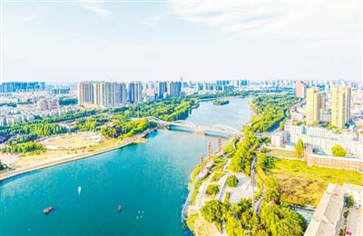    水綠相映入畫(huà)屏 生態(tài)宜居幸福城